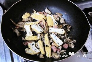 罐头食品做美食——鸡肉蘑菇炒面