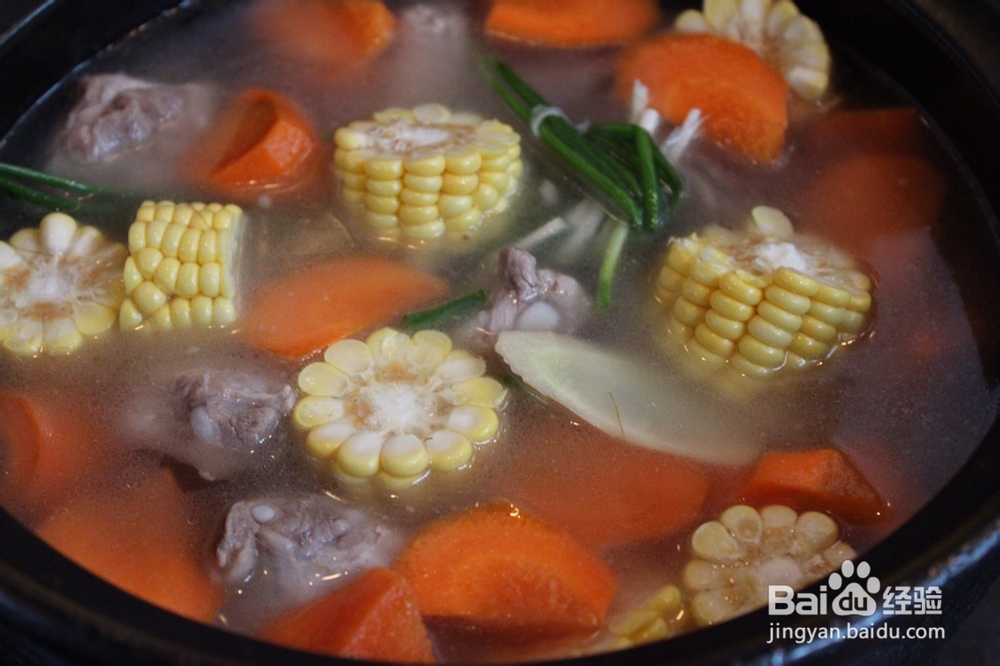 如何做玉米胡萝卜排骨汤？