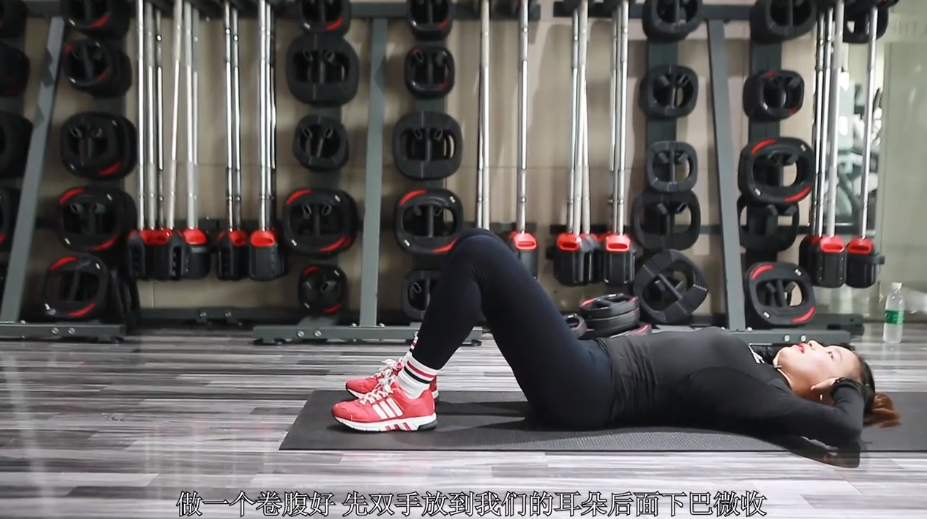 如何进行腹部训练快速练出马甲线？