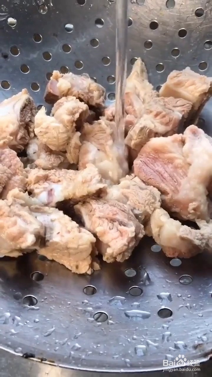 如何在家自制莲藕排骨汤