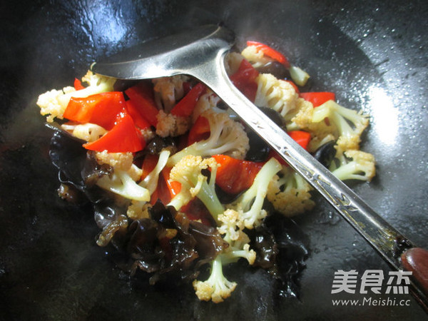 黑木耳红椒炒花菜