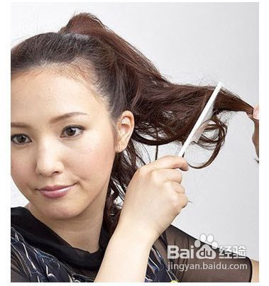 基本款式的蓬松花苞头发型
