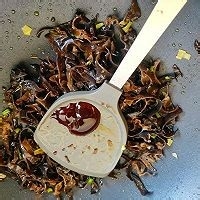 简单快手的家常菜:胡萝卜木耳炒鸡蛋