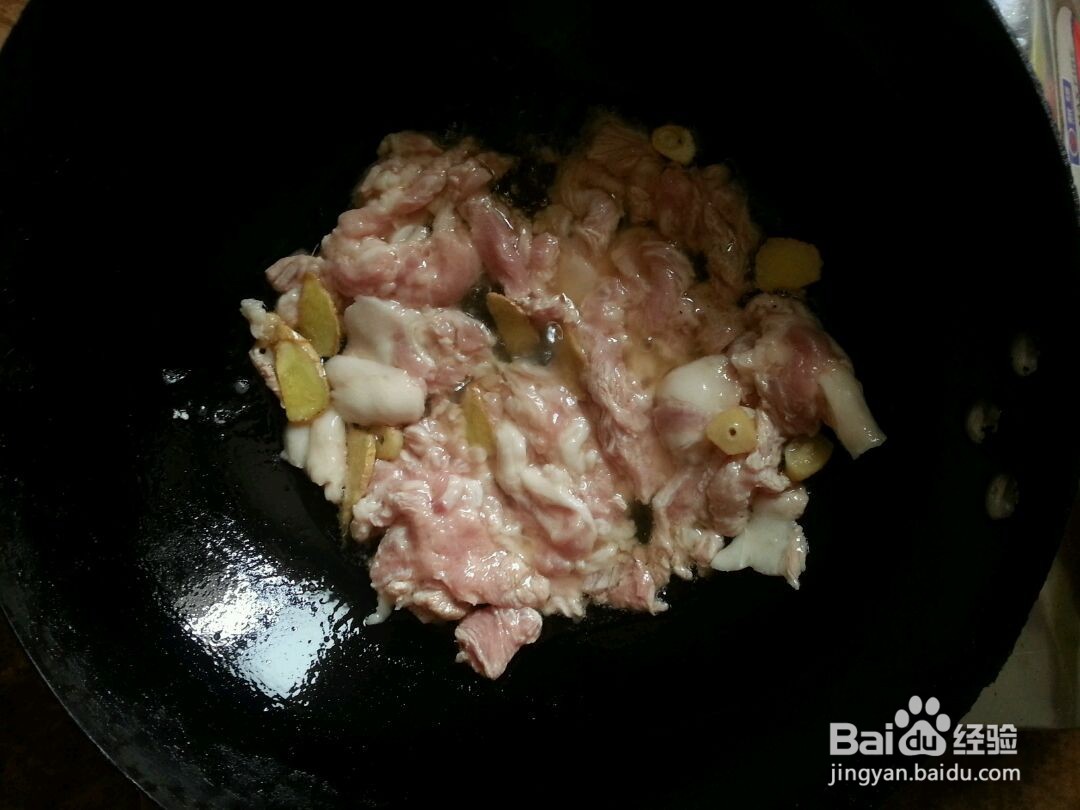 茭白肉片溜香菇的做法