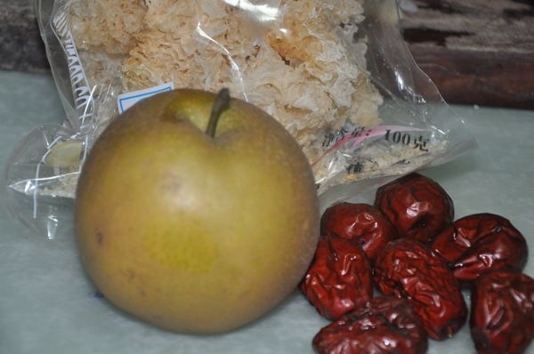 脆梨红枣银耳汤