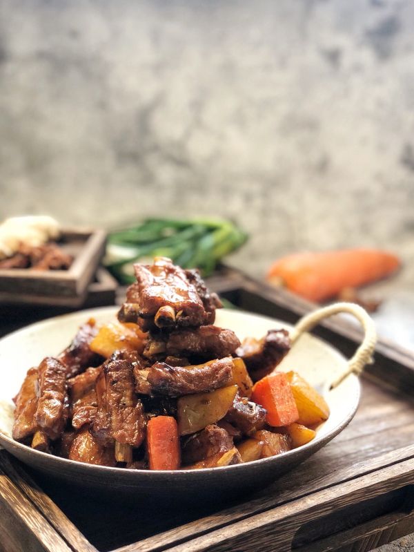 红烧土豆胡萝卜炖排骨