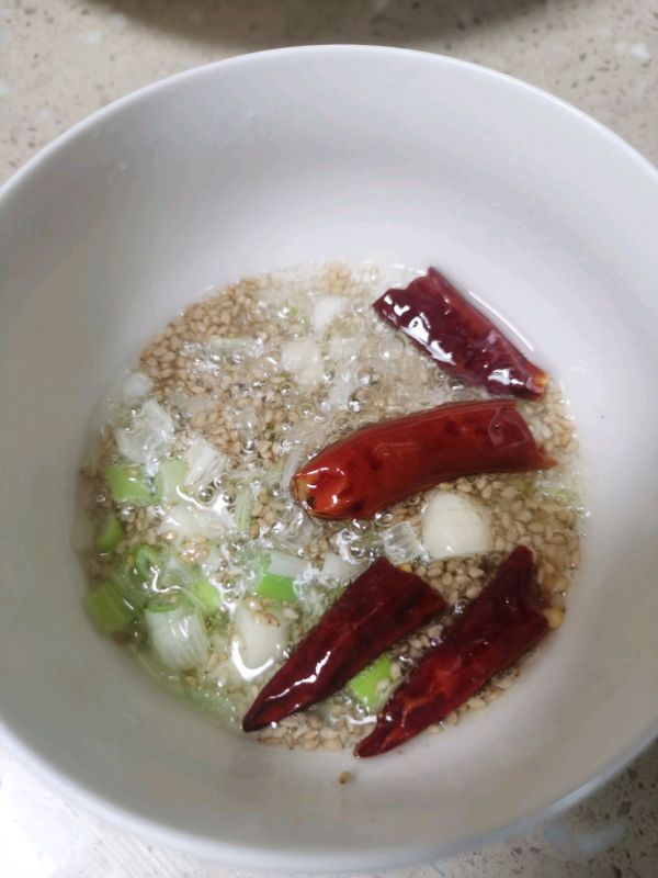 凉拌绿豆芽韭菜