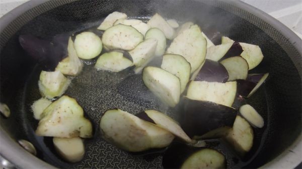 香肠西红柿炒茄子