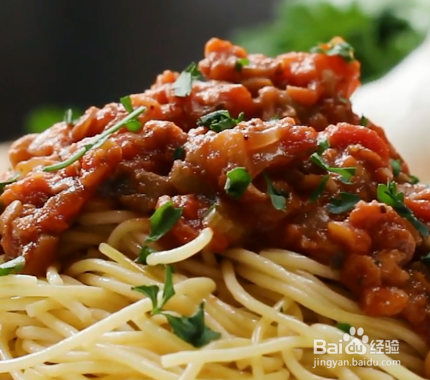 扁豆蘑菇茄酱拌意大利面