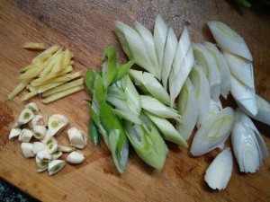 养生食补西芹烧鱿鱼卷的做法