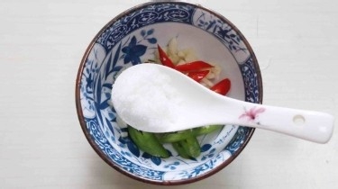 凉拌脆爽鲜黄瓜的做法