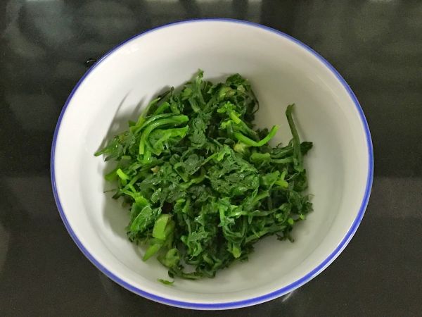 贻贝荠菜豆腐汤