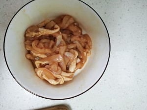 食补佳品茭白炒肉丝的做法