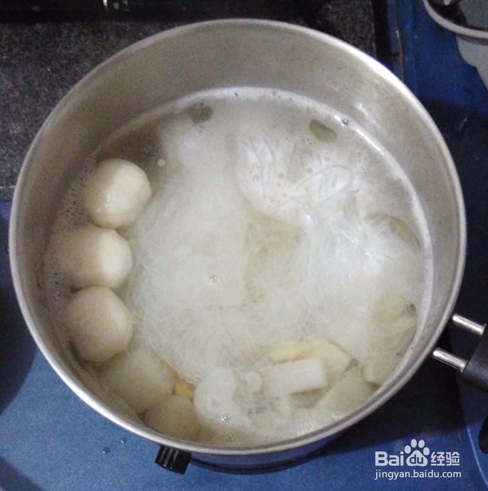 白萝卜干贝鱼丸粉丝汤做法