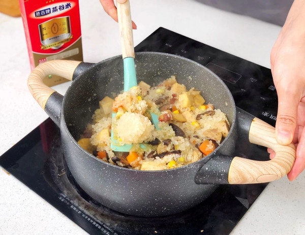 缤纷香芋煲仔饭