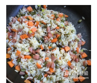 酸豇豆香肠炒饭的家常做法