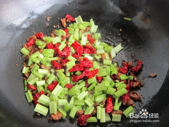 辣皮子滚肉菠菜面做法