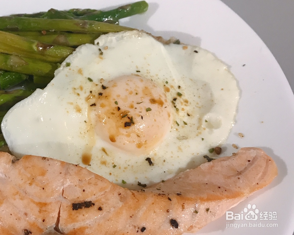 怎么做蒜煎三文鱼芦笋?低脂轻食？