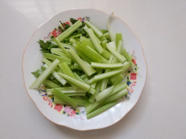 黑椒干煸肉丝芹菜