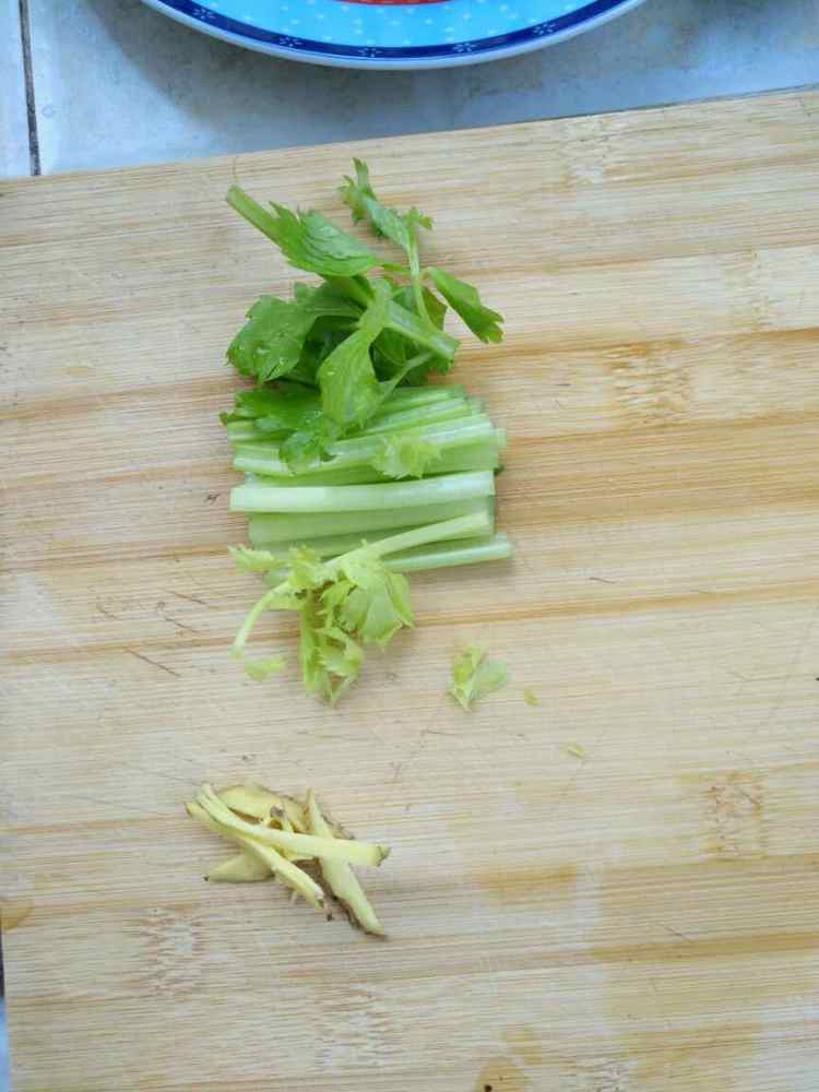 红油笋尖炒双丝的做法，好吃到没话说！