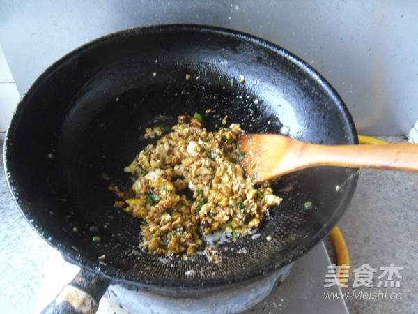 鸡蛋酱炒饭的做法