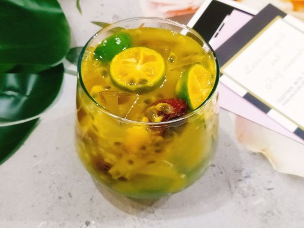 青柠百香果凉粉