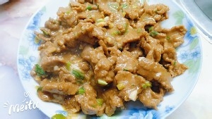 孜然牛肉【家庭版做法如下】