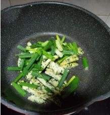 蛋饼炒米粉的制作 方法，三分钟包你学会！