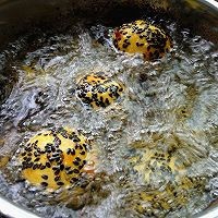 在家制作美味的香甜软糯芝麻南瓜球