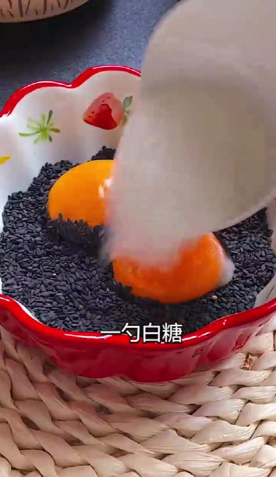 黑芝麻蛋黄薄饼怎么做