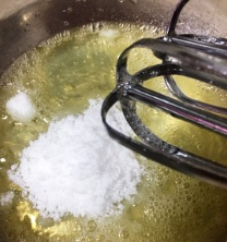 六寸菠菜汁戚风蛋糕的做法