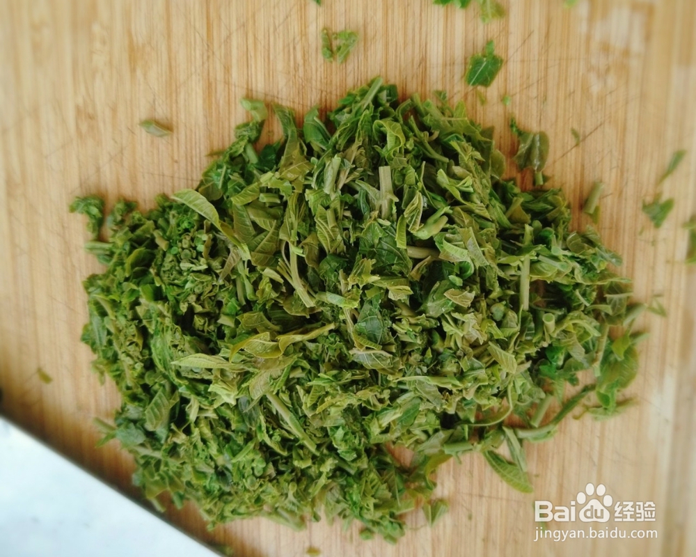 细腻美味的香椿芽炒鸡蛋