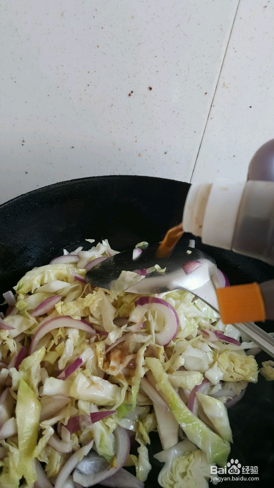 小炒洋葱包菜的做法