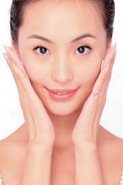 正确清洁脸部肌肤图解法