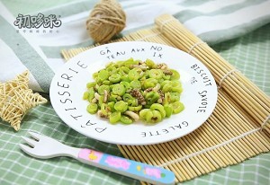 食补佳品鱿鱼四季豆小炒的做法