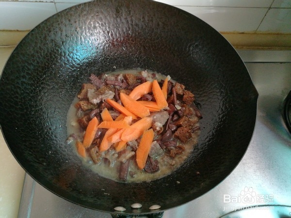 如何制作牛肉红蘑烩烤麸