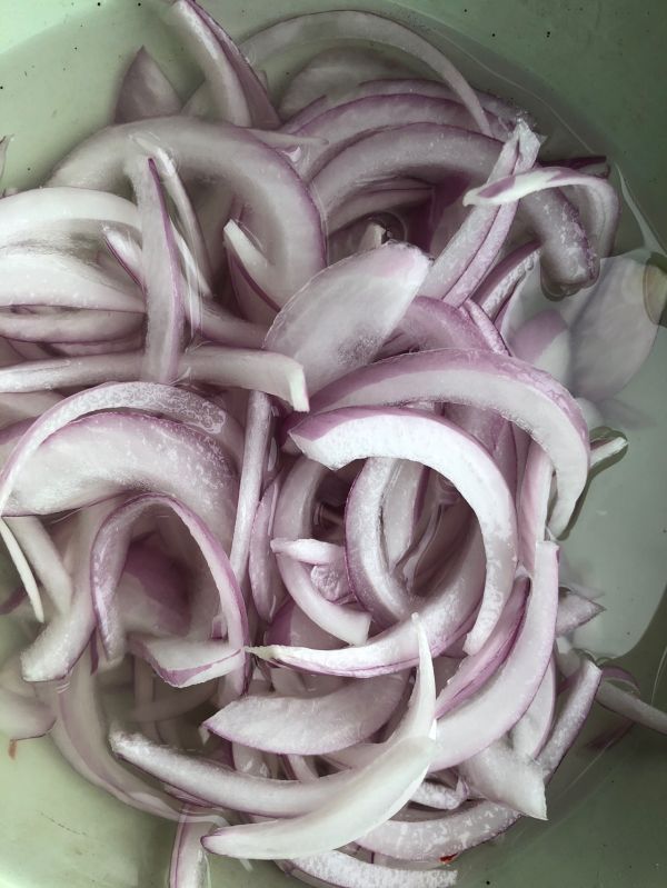 家常洋葱拌木耳