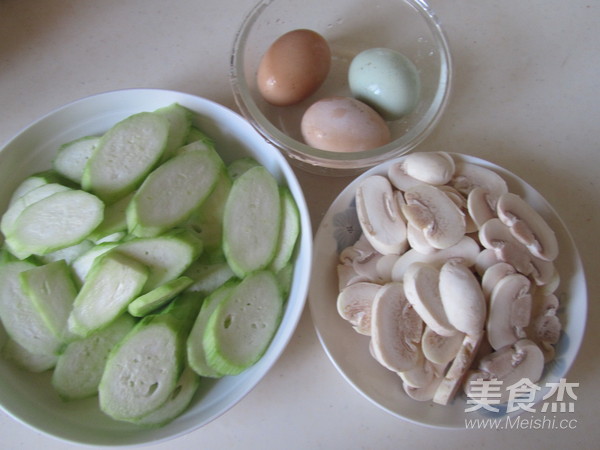 口蘑丝瓜炒鸡蛋