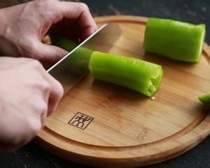 年夜饭系列的虎皮尖椒酿肉怎么做