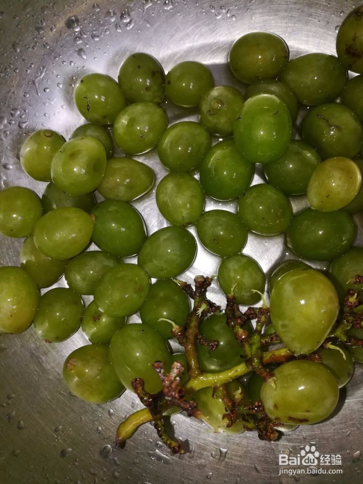<b>清洗葡萄的简便方法</b>