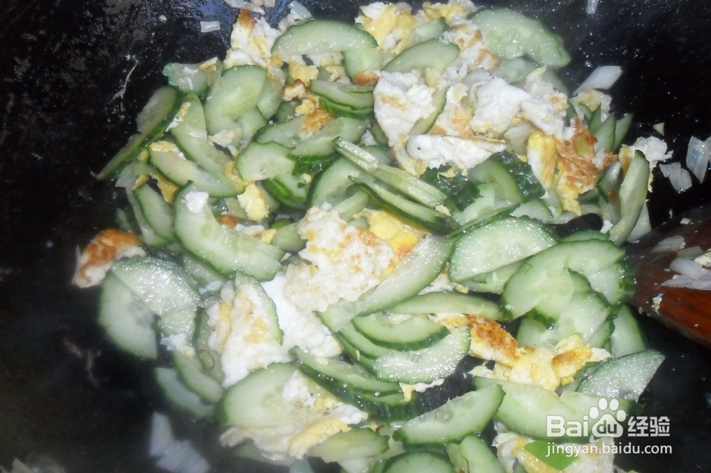 黄 瓜 炒 鸡 蛋