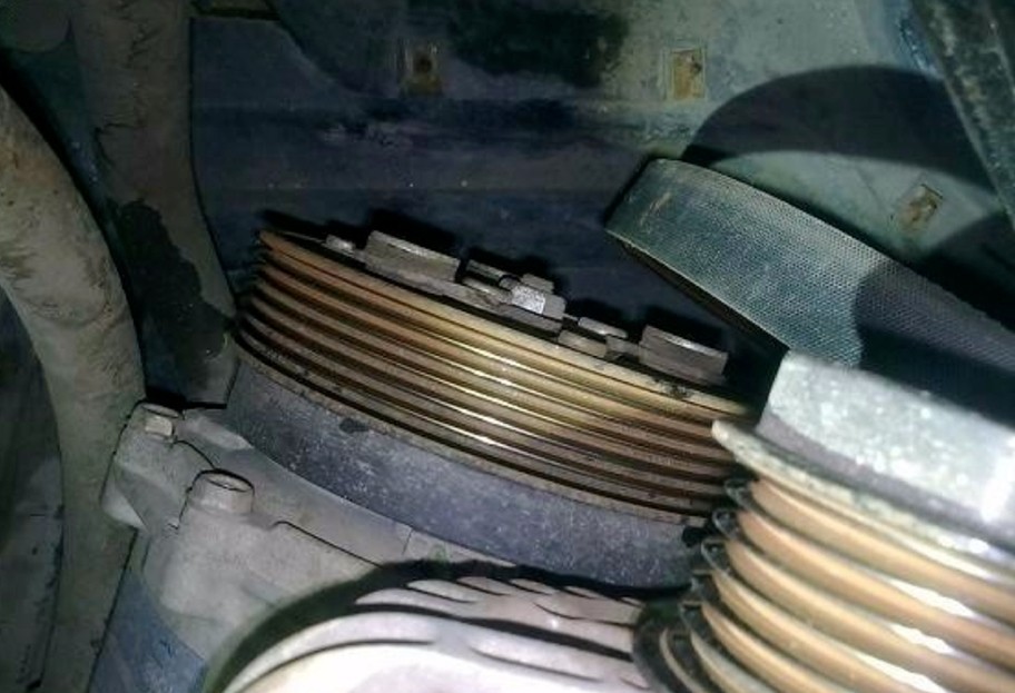 别克君威换皮带涨紧轮是不是过渡轮也要一起换的啊，大概多少钱