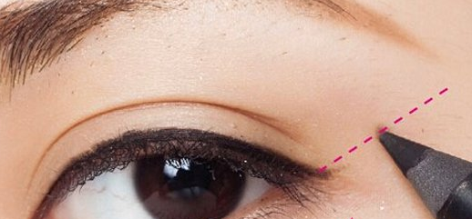 日常系的猫眼妆步骤