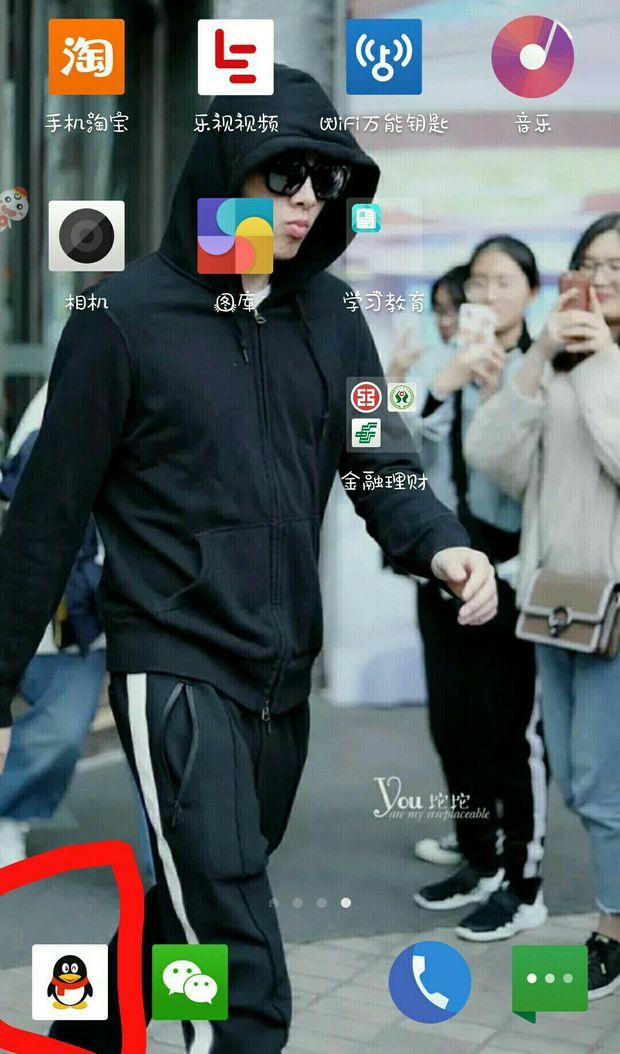 QQ怎么设置全部,聊天背景。到哪里设置