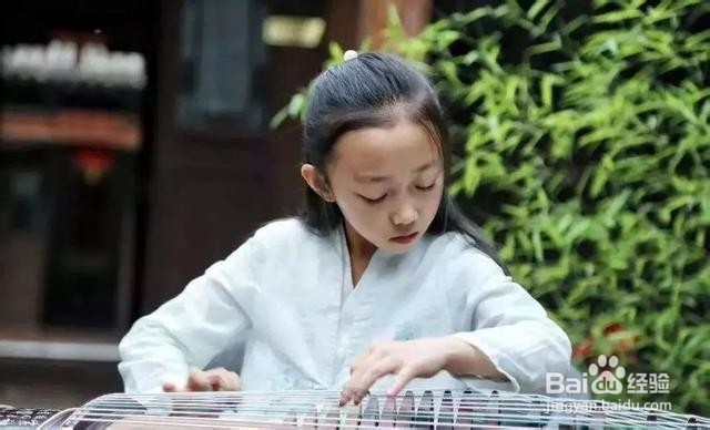 古筝演奏时如何巧妙运用肢体动作