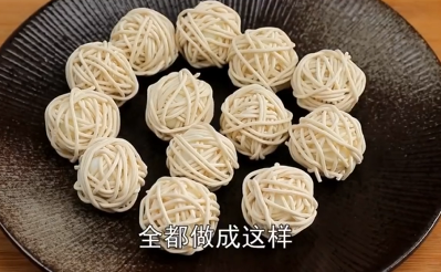 如何做美味的鹌鹑蛋面条丸子？