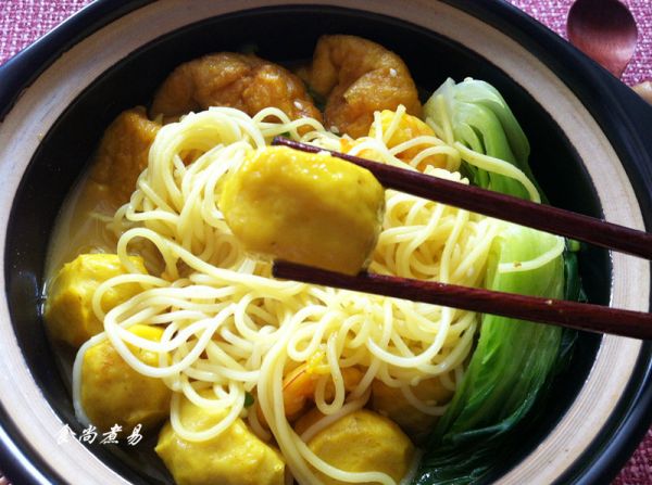 咖喱鱼蛋鲜虾面