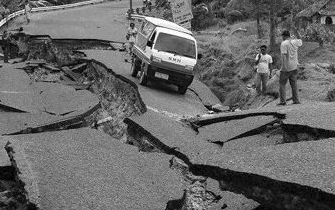 地震中应该如何保护自己？