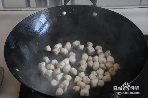 茼蒿段炒鲜贝丁