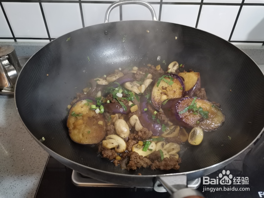 酥到掉渣的牛肉蘑菇茄子锅